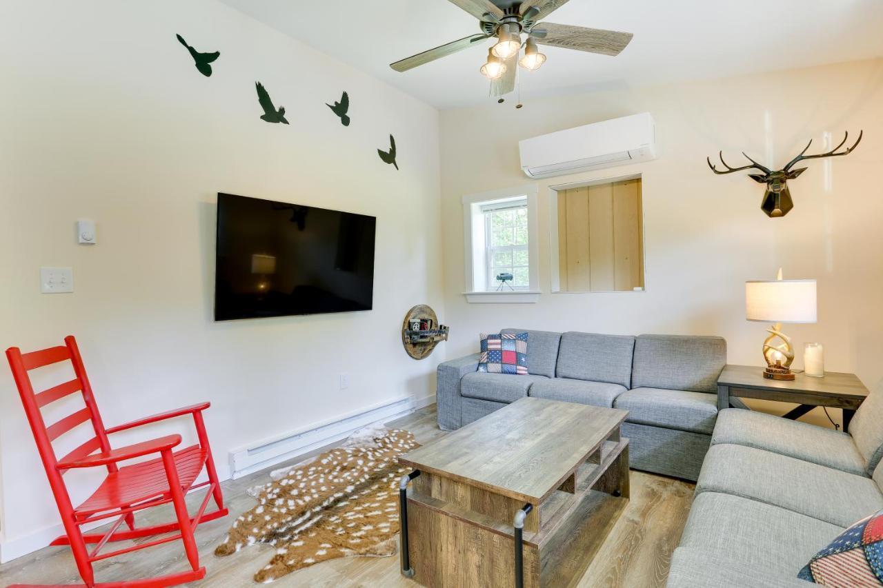 Secluded Poconos Cabin With Fire Pit On 75 Acres! East Stroudsburg Exteriör bild