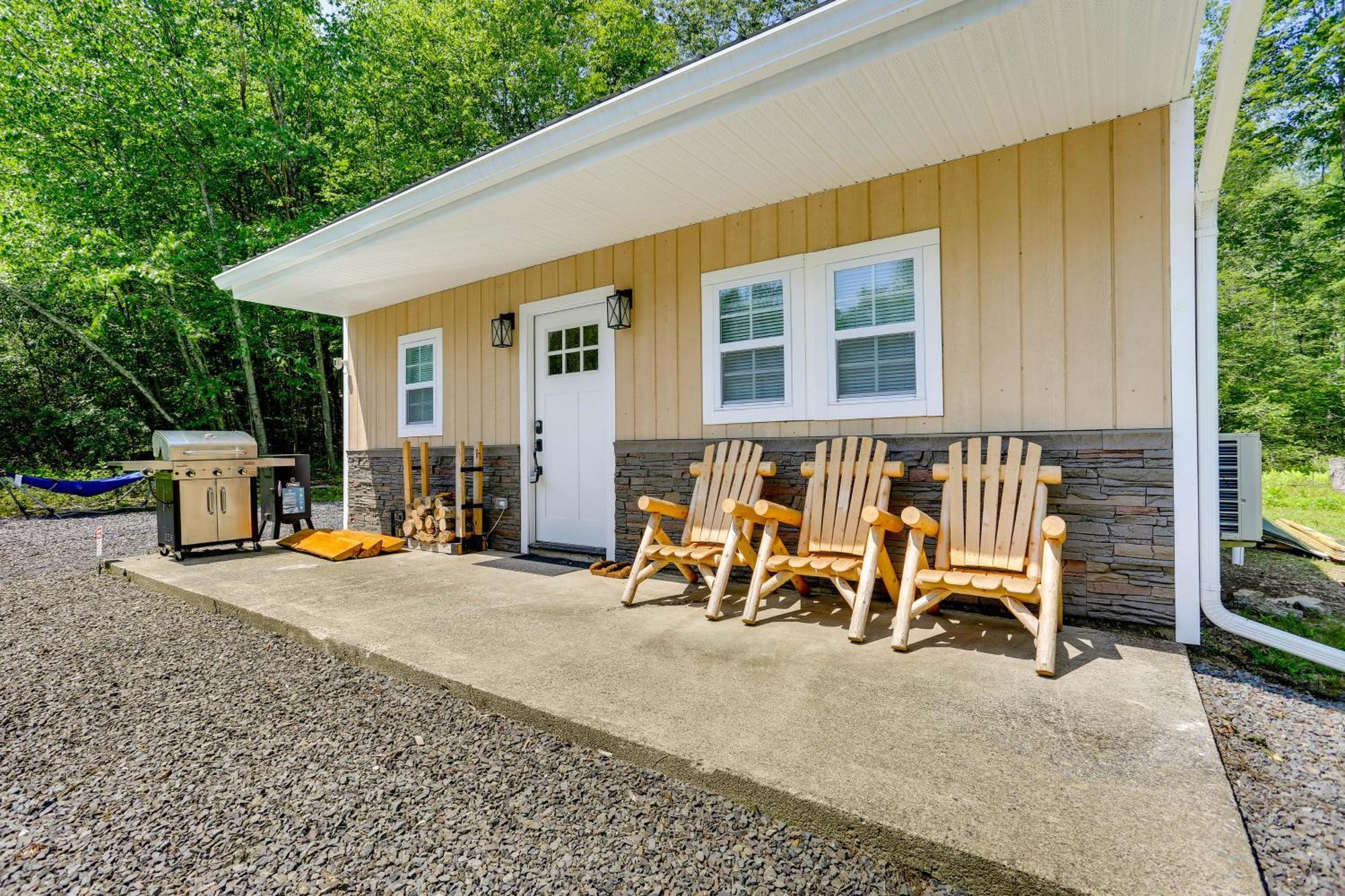 Secluded Poconos Cabin With Fire Pit On 75 Acres! East Stroudsburg Exteriör bild