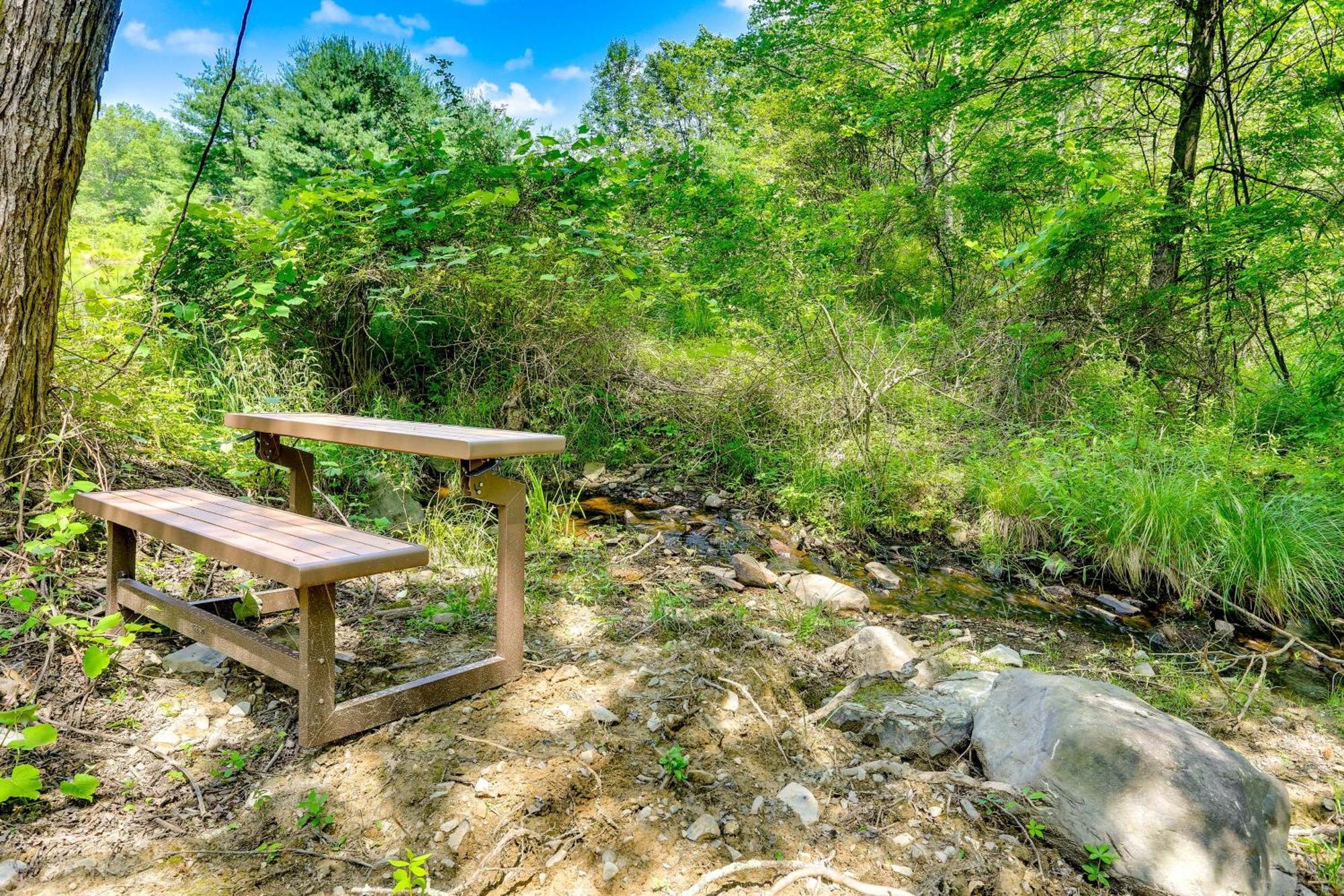 Secluded Poconos Cabin With Fire Pit On 75 Acres! East Stroudsburg Exteriör bild