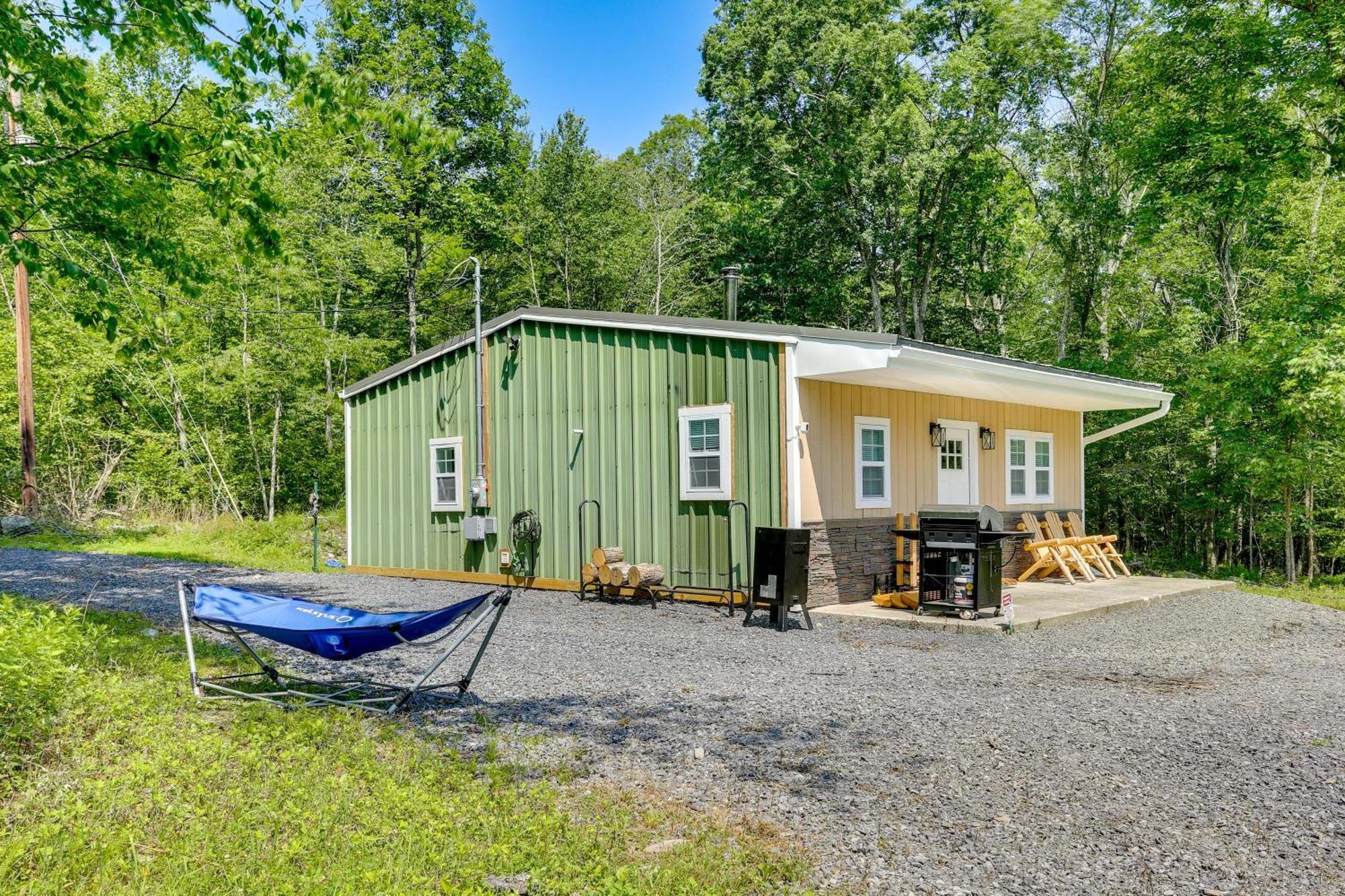 Secluded Poconos Cabin With Fire Pit On 75 Acres! East Stroudsburg Exteriör bild