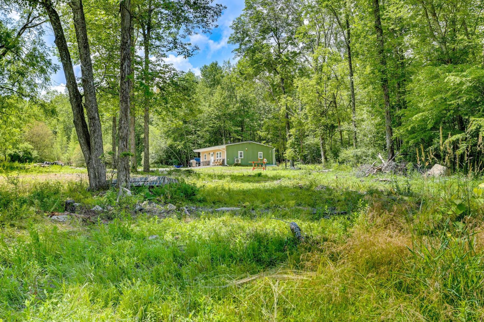 Secluded Poconos Cabin With Fire Pit On 75 Acres! East Stroudsburg Exteriör bild