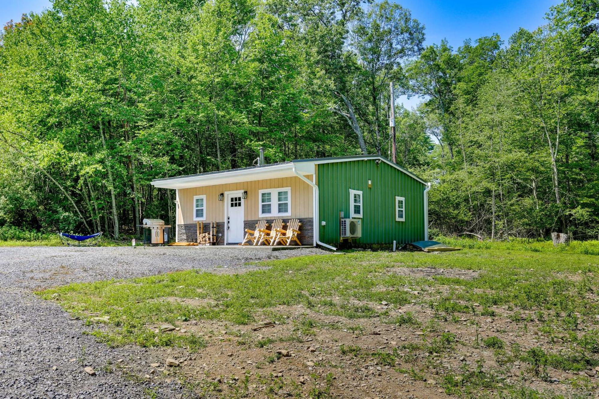 Secluded Poconos Cabin With Fire Pit On 75 Acres! East Stroudsburg Exteriör bild